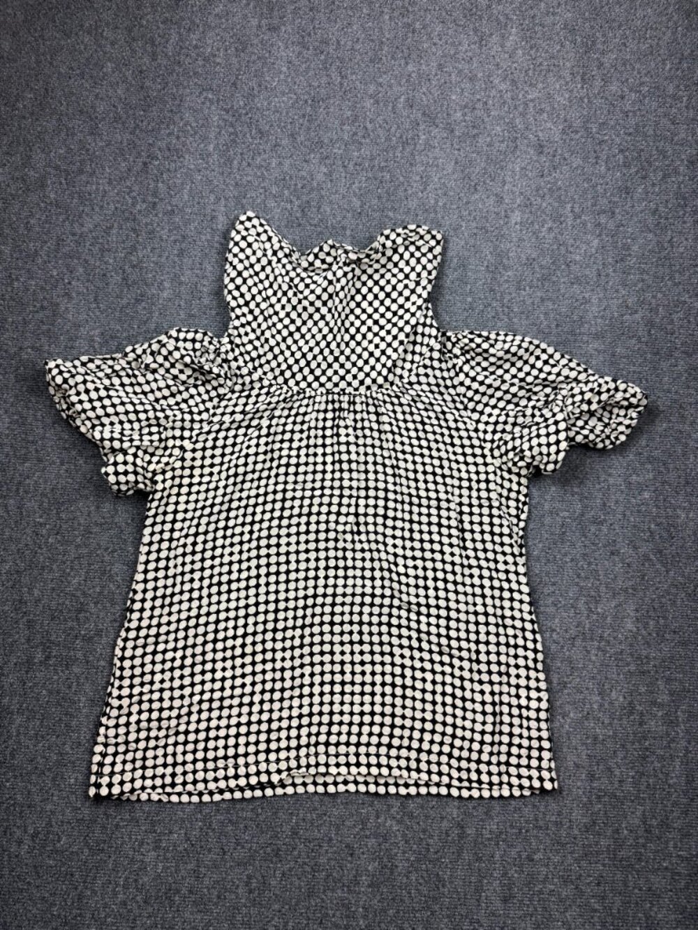 Banana Republic 100% Silk Short Sleeve Top Blouse Polka Dot Black White Womens M